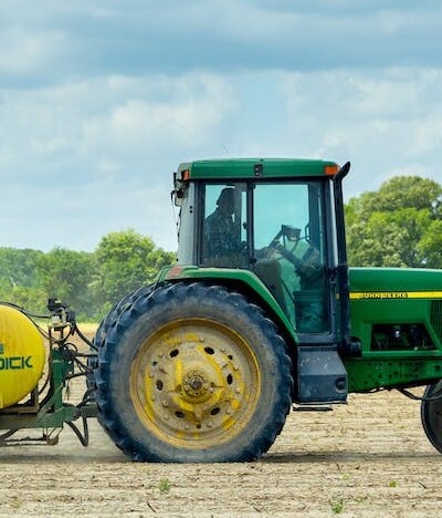 MAQUINARIA AGRÍCOLA